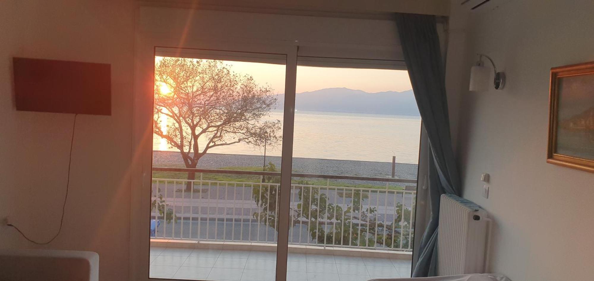 Nafpaktos Beach House Sea View Apartment First Floor Exterior photo